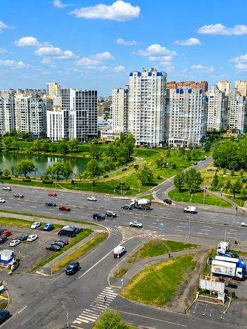 Миколи Бажана просп., 24/1