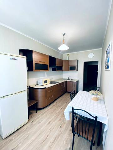 Драгоманова вул., 2