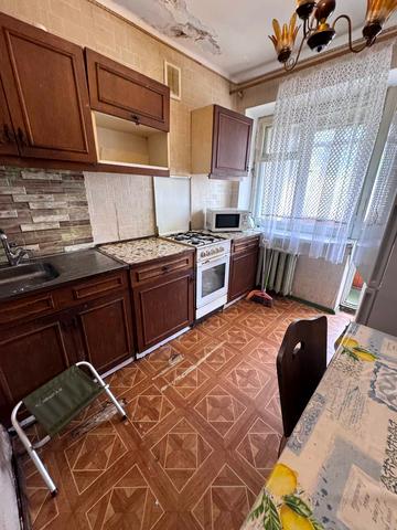 Академіка Корольова вул., 33