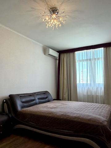 Сімї Кульженків вул. (Петра Дегтяренка), 33