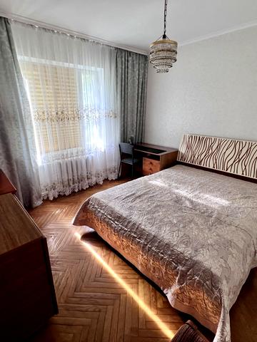 Йорданська вул. (Лайоша Гавро), 11