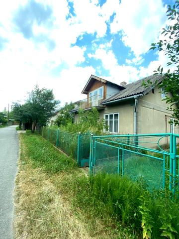 Зарічна вул., 2
