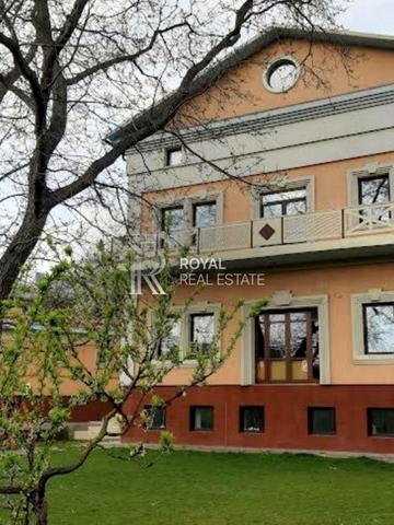 Монтажників вул., 9