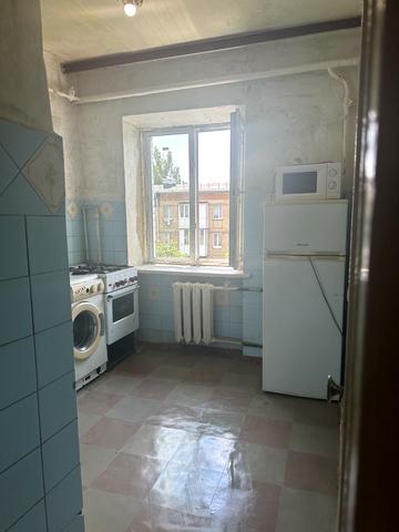 Будівельників вул., 8