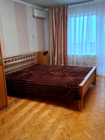 Добрий Шлях вул., 7