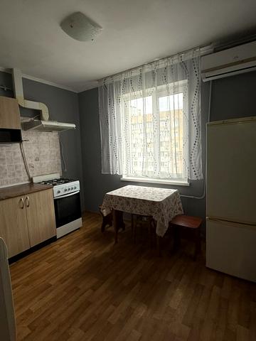 Академіка Сахарова вул., 40/1