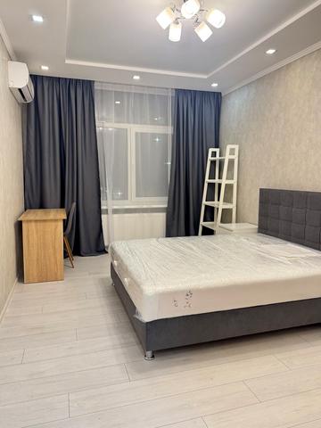 Практична вул., 8