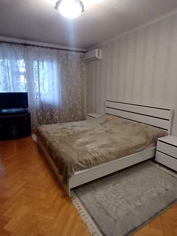 Лебединська вул., 5