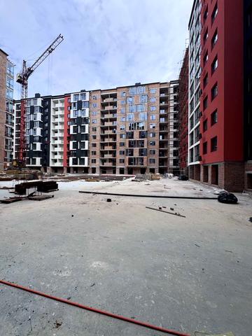 Степана Бандери вул., (Будинок 1)