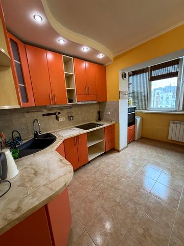 Бережанська вул., 18