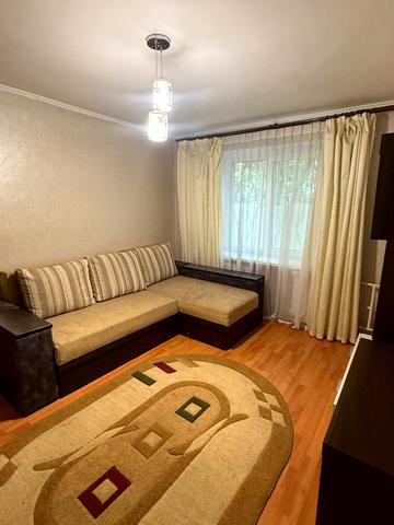 Варненська вул., 7