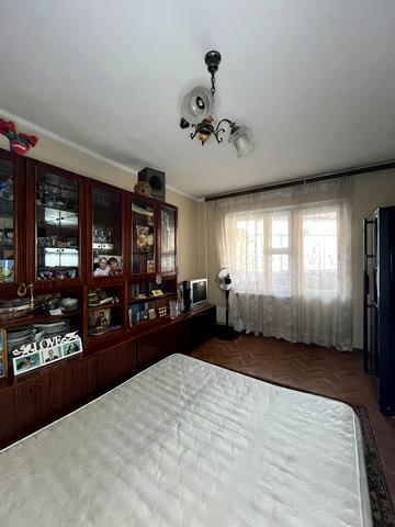 Ревуцького вул., 7