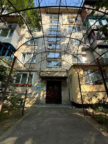 Юності вул., 4