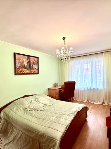 Урлівська вул., 4