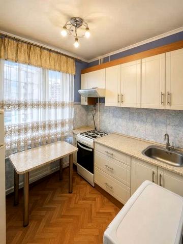 Володимира Івасюка просп. (Героїв Сталінграду), 44