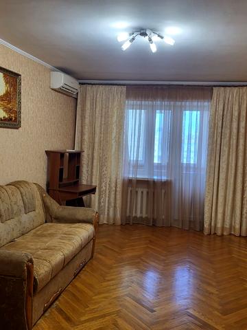 Срібнокільська вул., 24