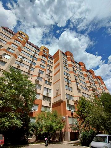 Старицького вул., 20/3