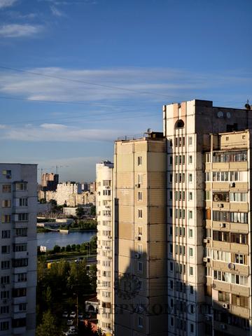 Лариси Руденко вул., 9