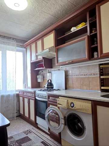 Київська вул., 8