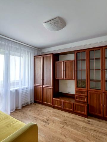 Богатирська вул., 18