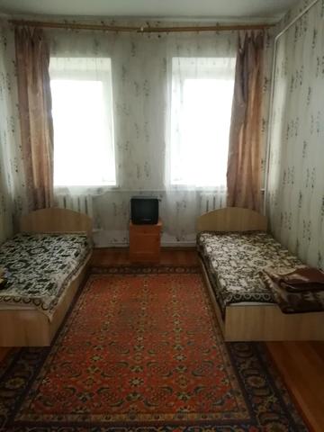 Церковна вул., 8