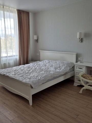 Берестейський просп. (Перемоги), Будинок 1-2