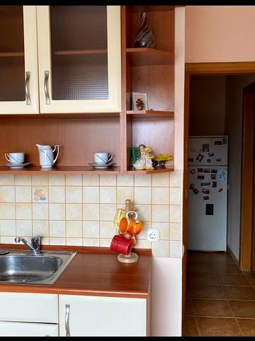 Будівельників вул., 12
