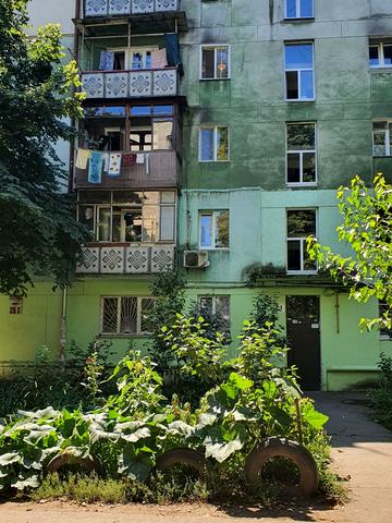 Космонавтів вул., 29/2