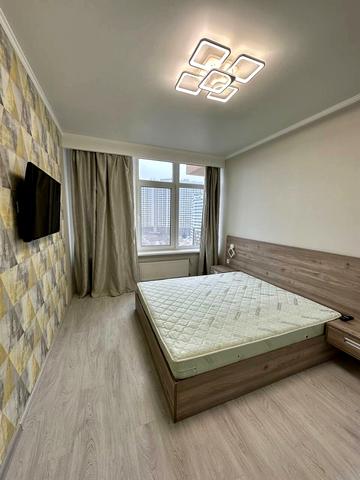 Літературна вул., 8