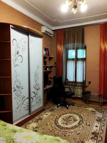 Колонтаївська вул., 19