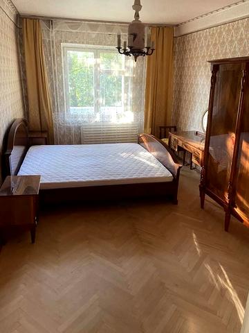 Академіка Булаховського вул., 36