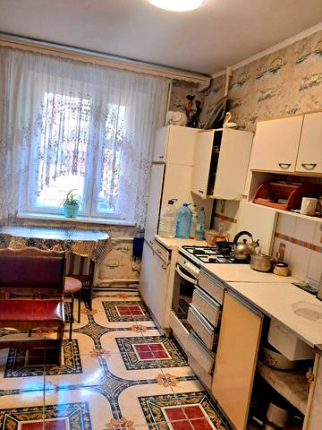 Лазурна вул. (Гайдара), 1