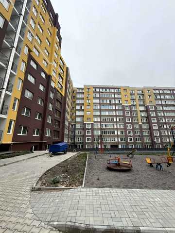 Озерна вул., 4