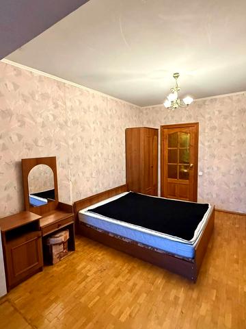 Велика Китаївська вул., 10
