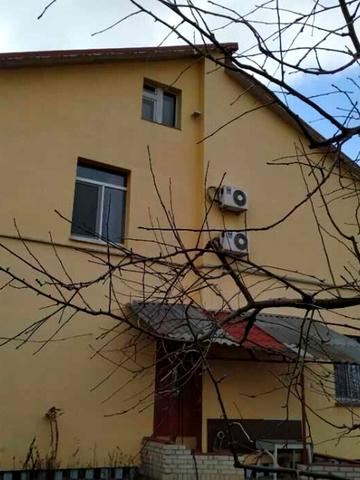 Новаторська вул., 1