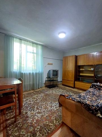 Лабораторна вул., 44