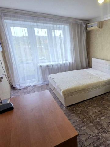 Новопирогівська вул., 33