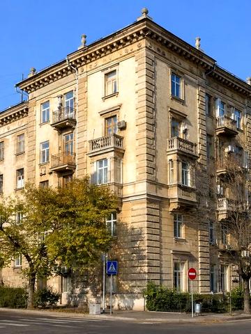 Лесі Українки просп. (Гагаріна), 16/4
