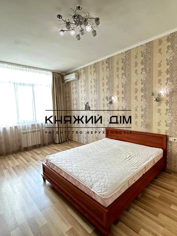 Гната Хоткевича вул. (Червоногвардійська), 12
