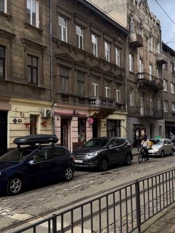 Гетьмана Петра Дорошенка вул. (Жовтнева), 28