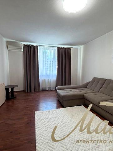 Раїси Окіпної вул., 4
