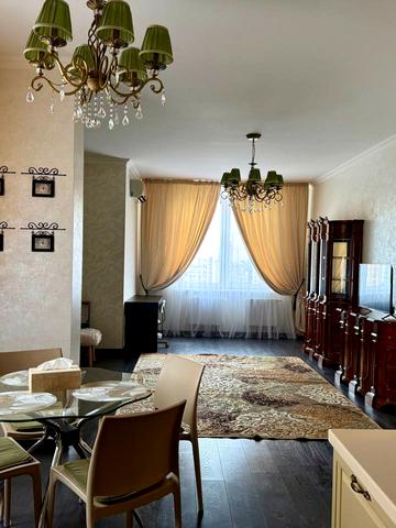 Дмитрівська вул., 80