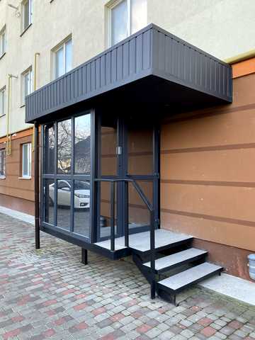 Дворецька вул., 46