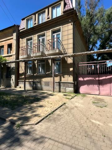Церковна вул., 8