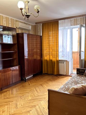 Леоніда Бикова бульв., 5