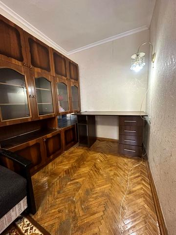 Мілютенка вул., 3