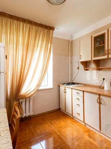 Русанівський бульв., 9