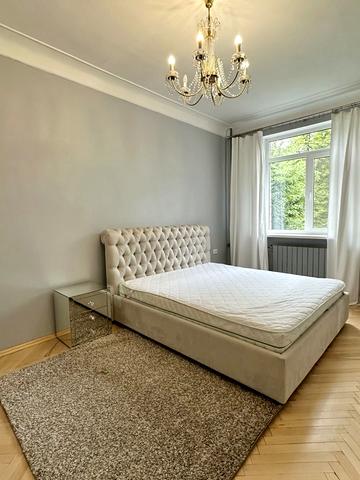 Івана Світличного вул. (Петровського), 10