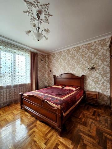 44-та лінія вул., 15