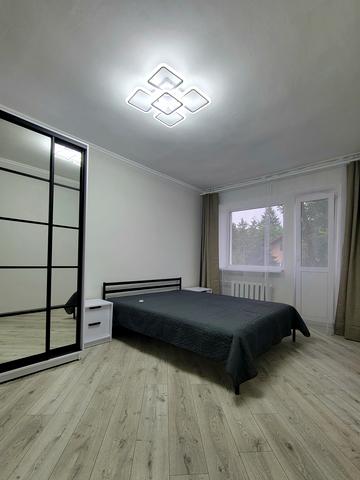 Степана Бандери пров., 32